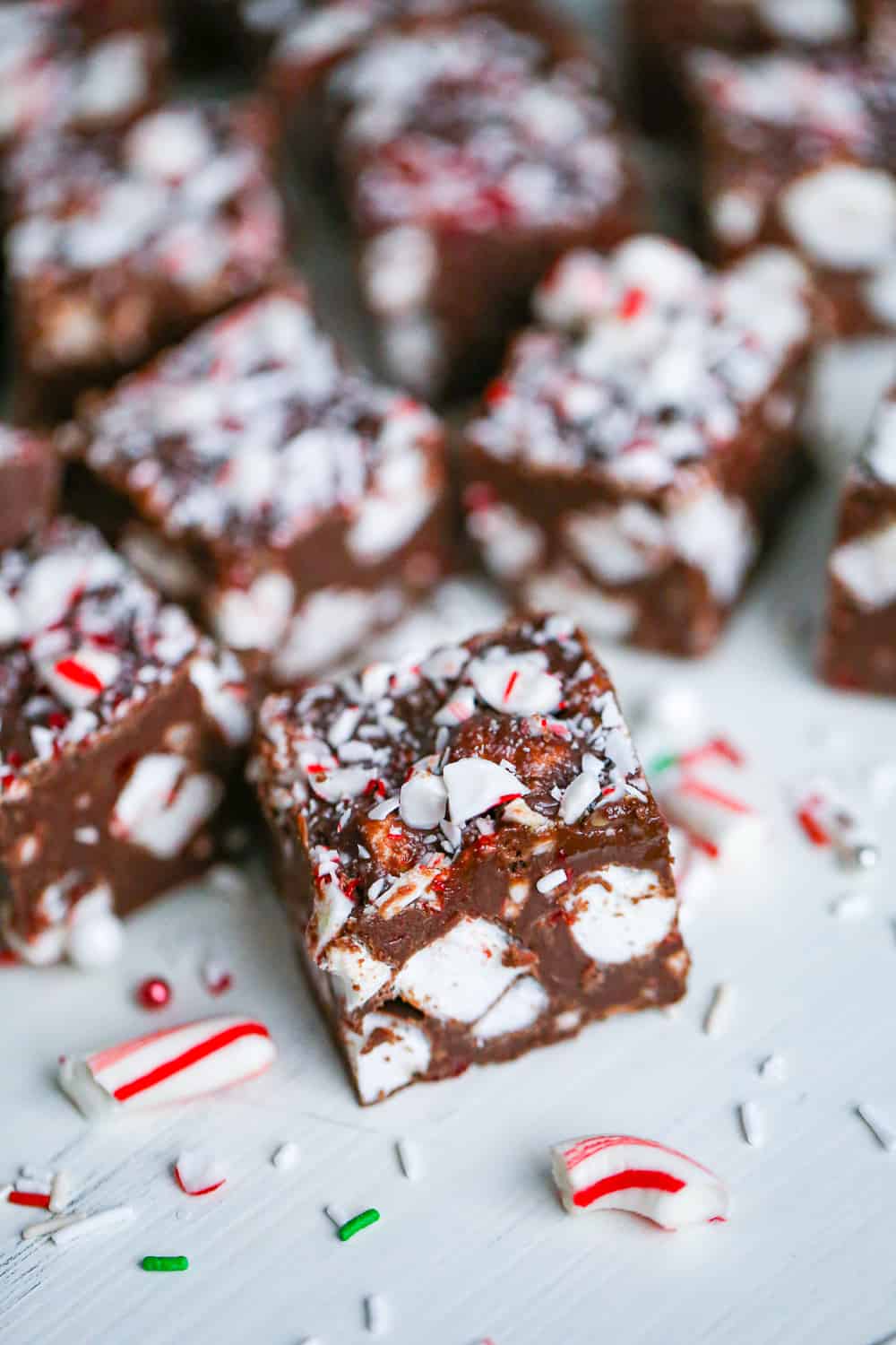 Easy 5-Minute Peppermint Marshmallow Fudge for Holiday Gifting